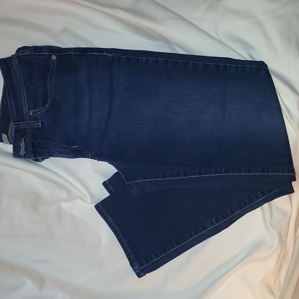 Levi size 6 waist 28 length 25 dark wash jeans